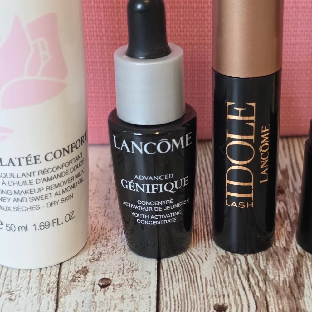 Women's Lancôme set of 5 skincare items and makeup